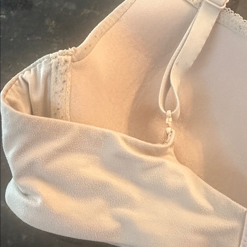 VICTORIA’S SECRET BODY BY VICTORIA LINED PERFECT COVERAGE | NUDE | 36C - Picture 6 of 9